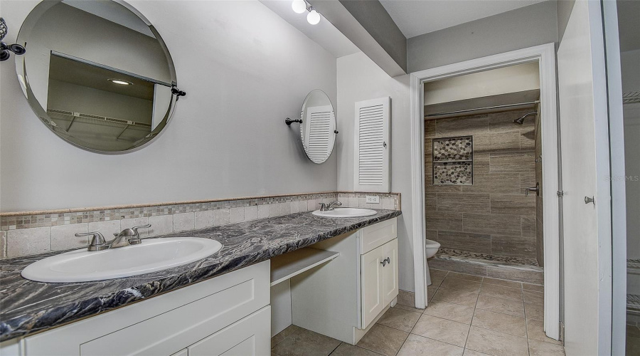 Clearwater, Florida 33759, 1 Bedroom Bedrooms, ,1 Bathroombathrooms,Residential,For Sale,Enterprise,0,Mfrtb8538062