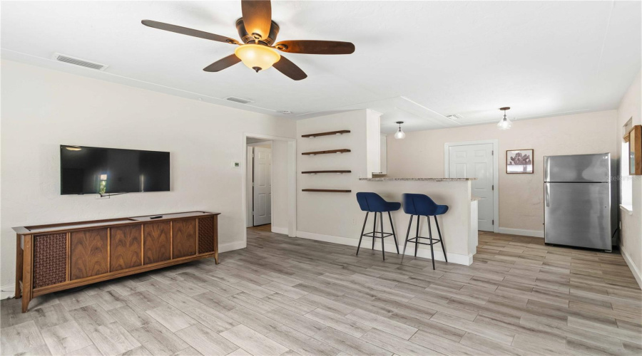 Sarasota, Florida 34239, 2 Bedroom Bedrooms, ,1 Bathroombathrooms,Residential,For Sale,Hillview,0,Mfra4704237