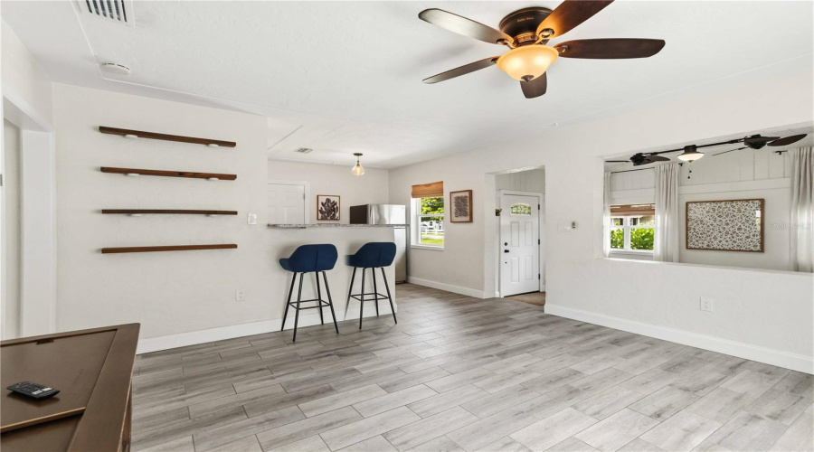 Sarasota, Florida 34239, 2 Bedroom Bedrooms, ,1 Bathroombathrooms,Residential,For Sale,Hillview,0,Mfra4704237