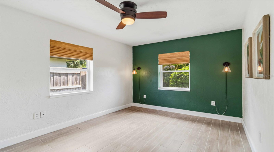Sarasota, Florida 34239, 2 Bedroom Bedrooms, ,1 Bathroombathrooms,Residential,For Sale,Hillview,0,Mfra4704237