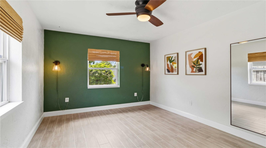 Sarasota, Florida 34239, 2 Bedroom Bedrooms, ,1 Bathroombathrooms,Residential,For Sale,Hillview,0,Mfra4704237