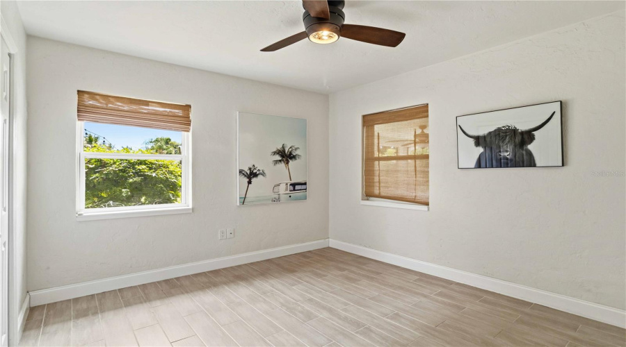 Sarasota, Florida 34239, 2 Bedroom Bedrooms, ,1 Bathroombathrooms,Residential,For Sale,Hillview,0,Mfra4704237