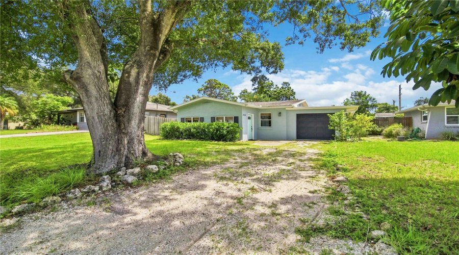 Sarasota, Florida 34239, 2 Bedroom Bedrooms, ,1 Bathroombathrooms,Residential,For Sale,Hillview,0,Mfra4704237