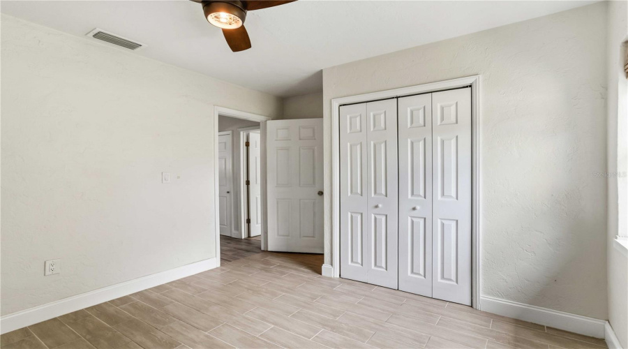 Sarasota, Florida 34239, 2 Bedroom Bedrooms, ,1 Bathroombathrooms,Residential,For Sale,Hillview,0,Mfra4704237