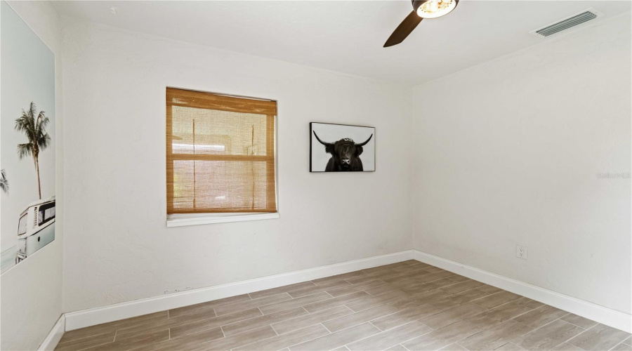 Sarasota, Florida 34239, 2 Bedroom Bedrooms, ,1 Bathroombathrooms,Residential,For Sale,Hillview,0,Mfra4704237