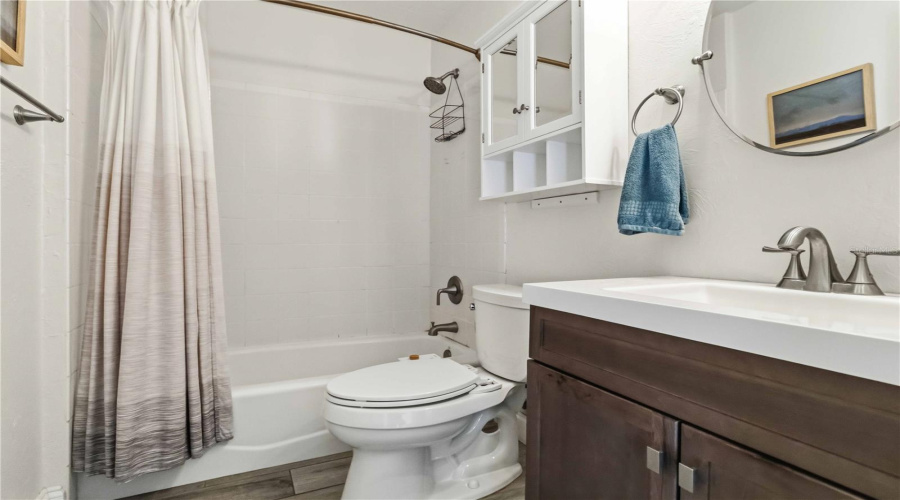 Sarasota, Florida 34239, 2 Bedroom Bedrooms, ,1 Bathroombathrooms,Residential,For Sale,Hillview,0,Mfra4704237
