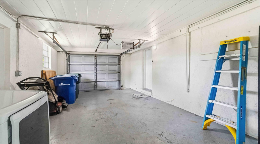 Sarasota, Florida 34239, 2 Bedroom Bedrooms, ,1 Bathroombathrooms,Residential,For Sale,Hillview,0,Mfra4704237