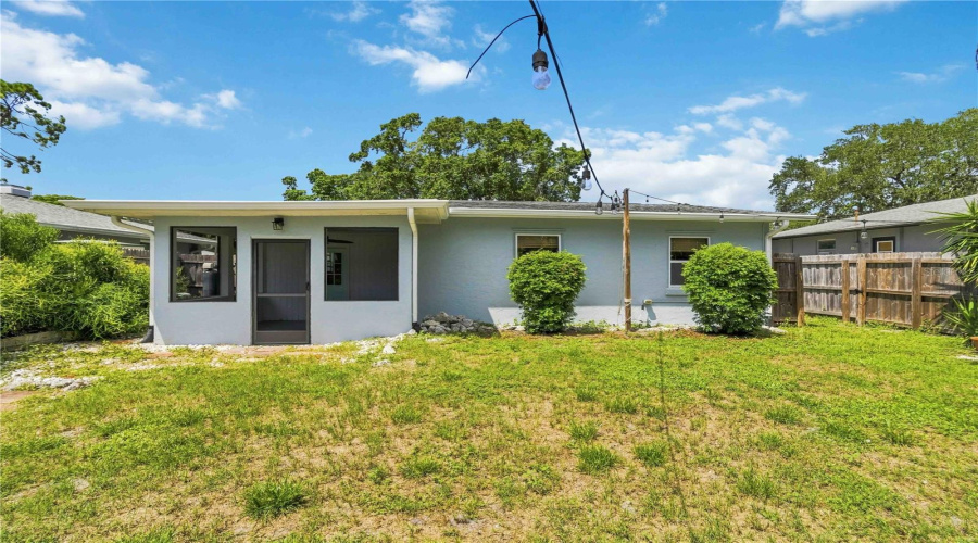 Sarasota, Florida 34239, 2 Bedroom Bedrooms, ,1 Bathroombathrooms,Residential,For Sale,Hillview,0,Mfra4704237