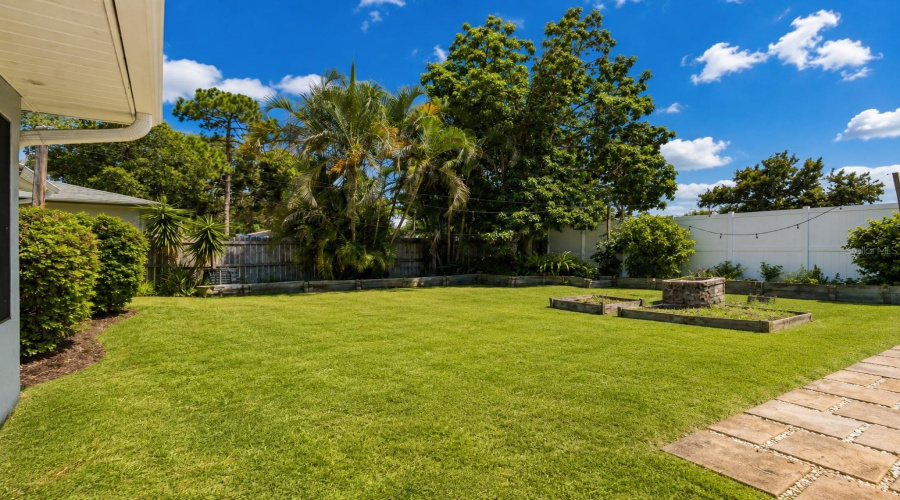 Sarasota, Florida 34239, 2 Bedroom Bedrooms, ,1 Bathroombathrooms,Residential,For Sale,Hillview,0,Mfra4704237