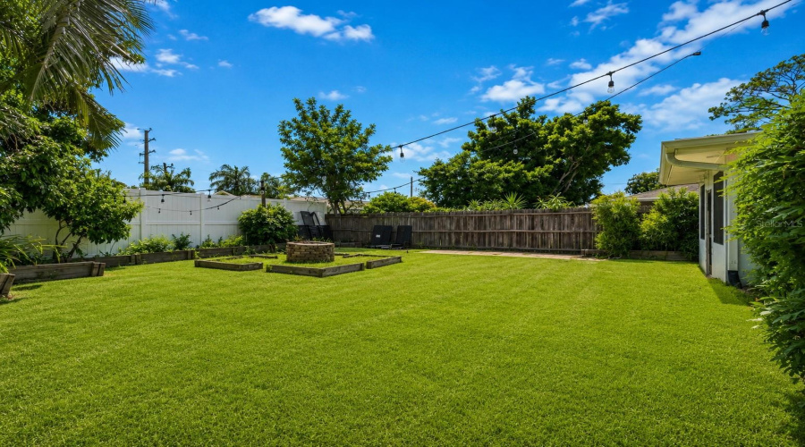 Sarasota, Florida 34239, 2 Bedroom Bedrooms, ,1 Bathroombathrooms,Residential,For Sale,Hillview,0,Mfra4704237