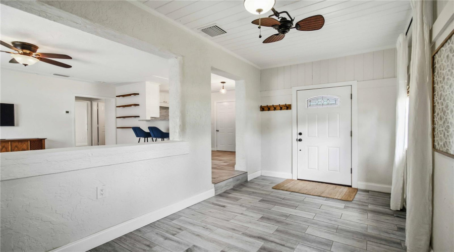 Sarasota, Florida 34239, 2 Bedroom Bedrooms, ,1 Bathroombathrooms,Residential,For Sale,Hillview,0,Mfra4704237
