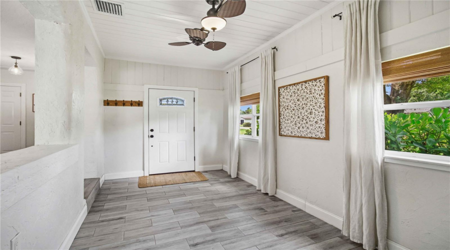 Sarasota, Florida 34239, 2 Bedroom Bedrooms, ,1 Bathroombathrooms,Residential,For Sale,Hillview,0,Mfra4704237