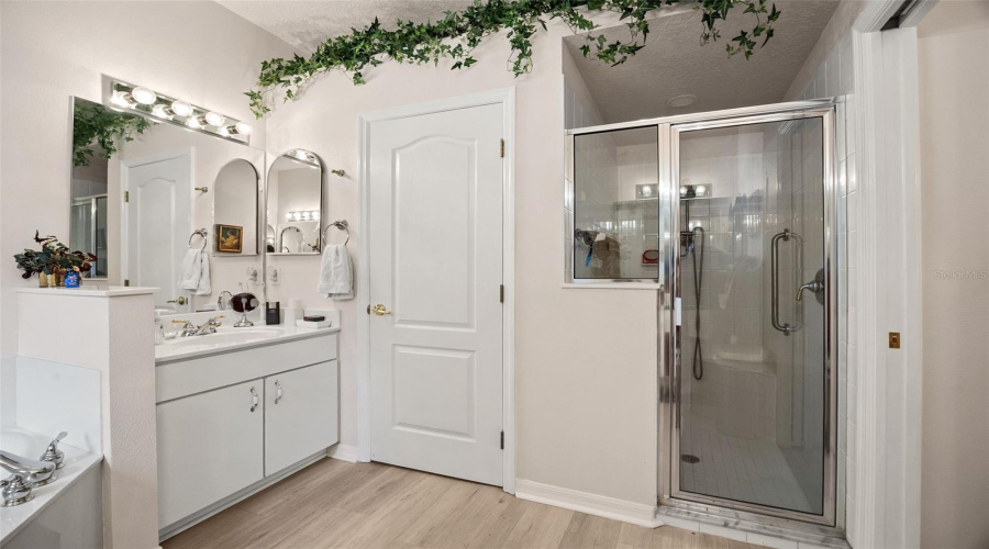 Primary Ensuite Bath