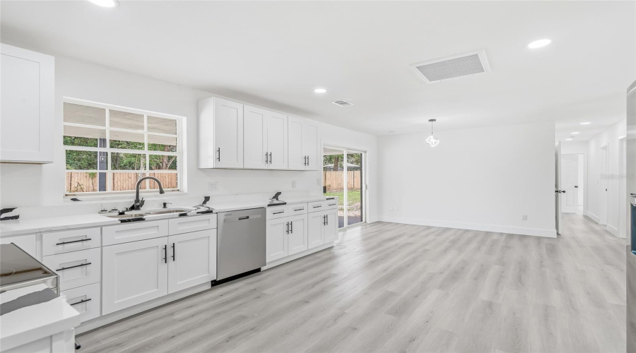 Dade City, Florida 33523, 4 Bedroom Bedrooms, ,2 Bathroombathrooms,Residential,For Sale,Tower,0,Mfrtb8542206