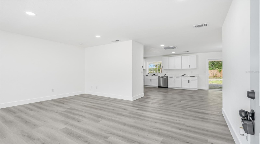 Dade City, Florida 33523, 4 Bedroom Bedrooms, ,2 Bathroombathrooms,Residential,For Sale,Tower,0,Mfrtb8542206