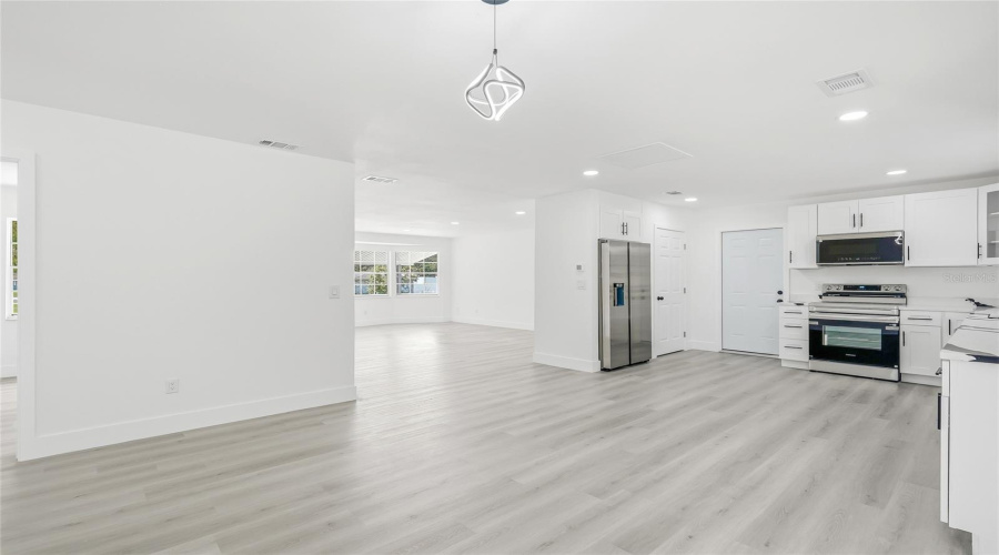 Dade City, Florida 33523, 4 Bedroom Bedrooms, ,2 Bathroombathrooms,Residential,For Sale,Tower,0,Mfrtb8542206