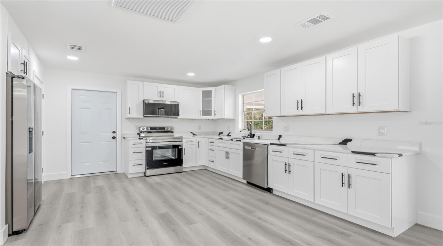 Dade City, Florida 33523, 4 Bedroom Bedrooms, ,2 Bathroombathrooms,Residential,For Sale,Tower,0,Mfrtb8542206