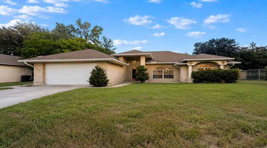 Deltona, Florida 32725, 4 Bedroom Bedrooms, ,3 Bathroombathrooms,Residential,For Sale,N Parkton,0,Mfro6434726