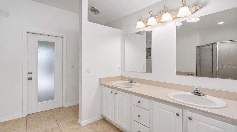 Deltona, Florida 32725, 4 Bedroom Bedrooms, ,3 Bathroombathrooms,Residential,For Sale,N Parkton,0,Mfro6434726