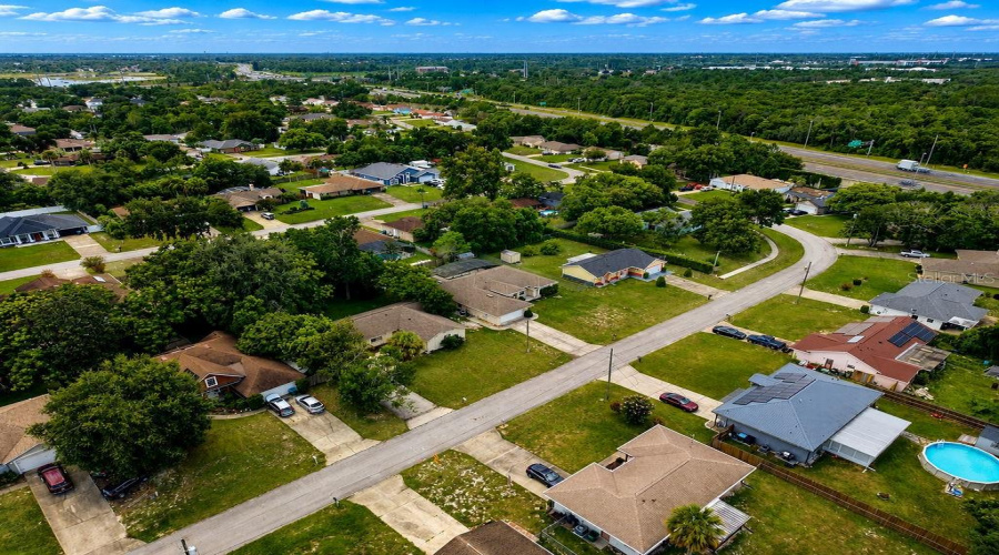 Deltona, Florida 32725, 4 Bedroom Bedrooms, ,3 Bathroombathrooms,Residential,For Sale,N Parkton,0,Mfro6434726