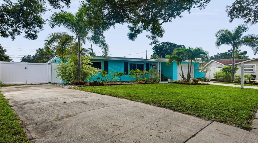 Largo, Florida 33773, 3 Bedroom Bedrooms, ,2 Bathroombathrooms,Residential,For Sale,Leisure,0,Mfrtb8543048