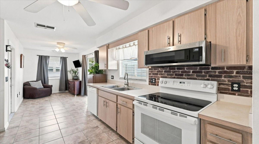 Lakeland, Florida 33810, 2 Bedroom Bedrooms, ,2 Bathroombathrooms,Residential,For Sale,Prairie Dunes,0,Mfrl4964295