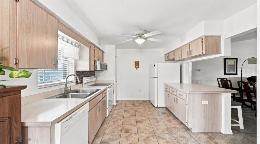 Lakeland, Florida 33810, 2 Bedroom Bedrooms, ,2 Bathroombathrooms,Residential,For Sale,Prairie Dunes,0,Mfrl4964295
