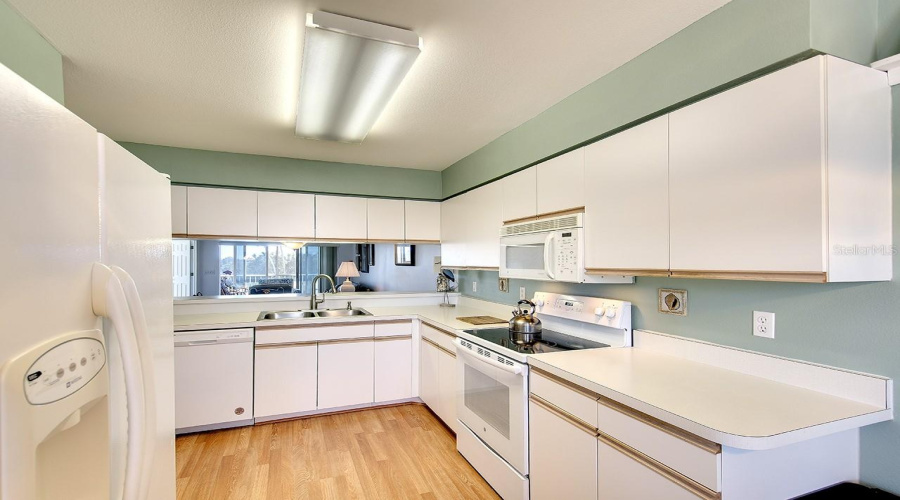 Palmetto, Florida 34221, 2 Bedroom Bedrooms, ,2 Bathroombathrooms,Residential,For Sale,Waterford,0,Mfra4704020