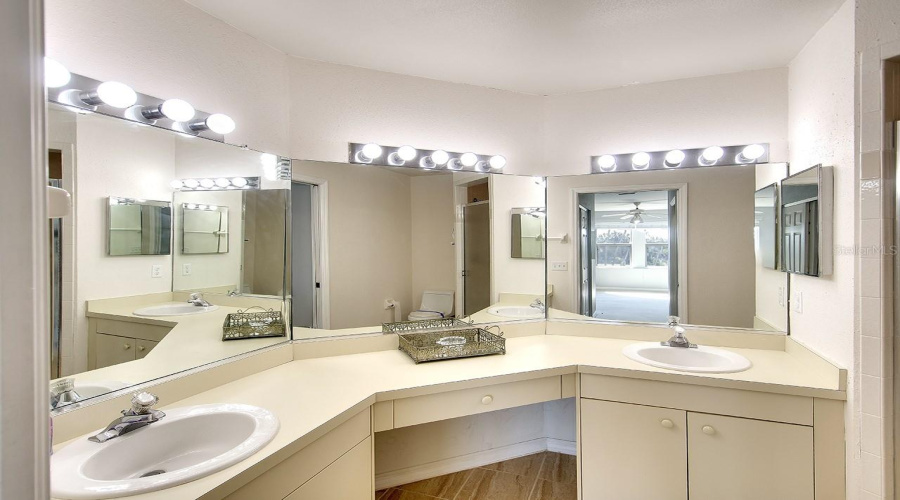 Palmetto, Florida 34221, 2 Bedroom Bedrooms, ,2 Bathroombathrooms,Residential,For Sale,Waterford,0,Mfra4704020