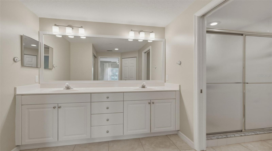 Bradenton, Florida 34203, 2 Bedroom Bedrooms, ,2 Bathroombathrooms,Residential,For Sale,Cedar Hollow,0,Mfrtb8542985