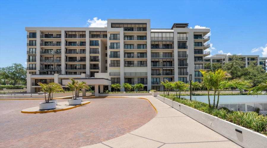 Belleair, Florida 33756, 2 Bedroom Bedrooms, ,2 Bathroombathrooms,Residential,For Sale,Belleview,0,Mfrtb8333869