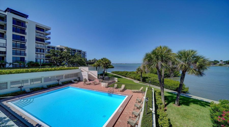 Belleair, Florida 33756, 2 Bedroom Bedrooms, ,2 Bathroombathrooms,Residential,For Sale,Belleview,0,Mfrtb8333869