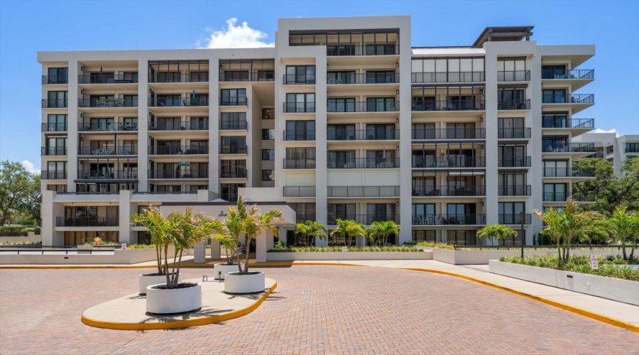 Belleair, Florida 33756, 2 Bedroom Bedrooms, ,2 Bathroombathrooms,Residential,For Sale,Belleview,0,Mfrtb8333869