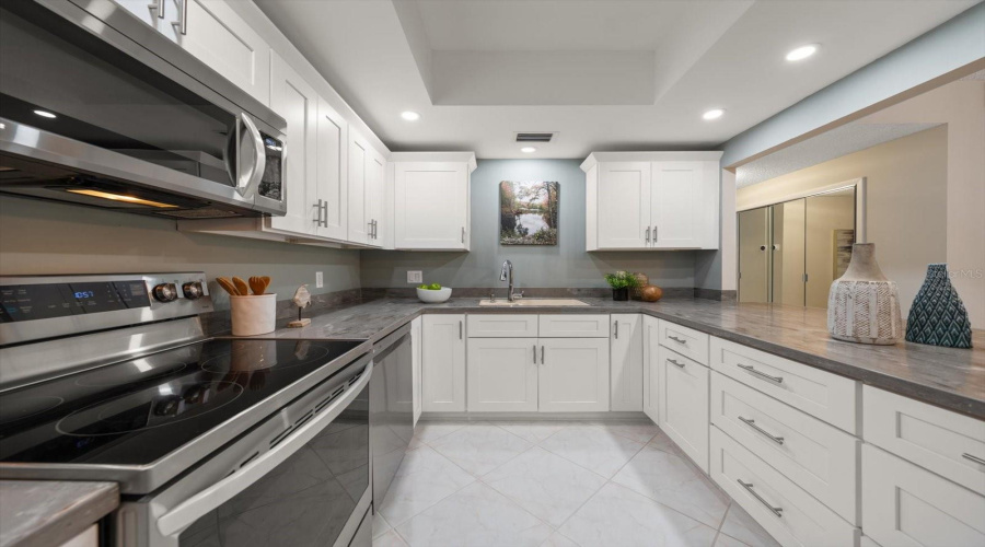 Belleair, Florida 33756, 2 Bedroom Bedrooms, ,2 Bathroombathrooms,Residential,For Sale,Belleview,0,Mfrtb8333869