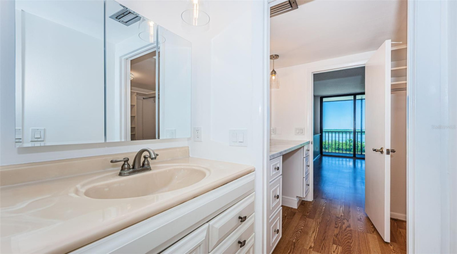 St Petersburg, Florida 33711, 2 Bedroom Bedrooms, ,2 Bathroombathrooms,Residential,For Sale,Sunshine Skyway,0,Mfrtb8422234