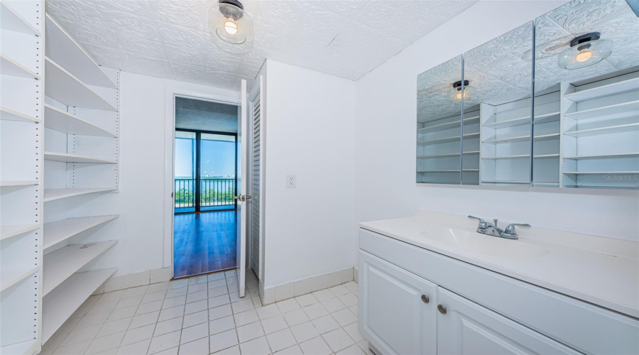 St Petersburg, Florida 33711, 2 Bedroom Bedrooms, ,2 Bathroombathrooms,Residential,For Sale,Sunshine Skyway,0,Mfrtb8422234