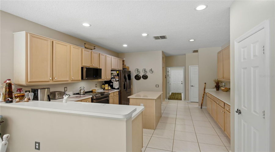Winter Springs, Florida 32708, 4 Bedroom Bedrooms, ,3 Bathroombathrooms,Residential,For Sale,Blue Creek,0,Mfro6427702