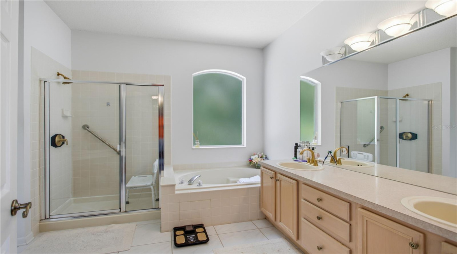 Winter Springs, Florida 32708, 4 Bedroom Bedrooms, ,3 Bathroombathrooms,Residential,For Sale,Blue Creek,0,Mfro6427702