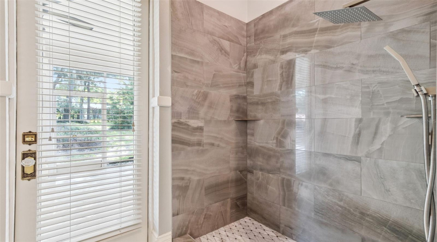 Longwood, Florida 32779, 5 Bedroom Bedrooms, ,5 Bathroombathrooms,Residential,For Sale,Sweetwater Club,0,Mfro6432120
