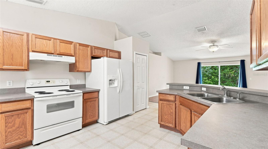 Deland, Florida 32724, 3 Bedroom Bedrooms, ,2 Bathroombathrooms,Residential,For Sale,Benton Lake,0,Mfrns1088885