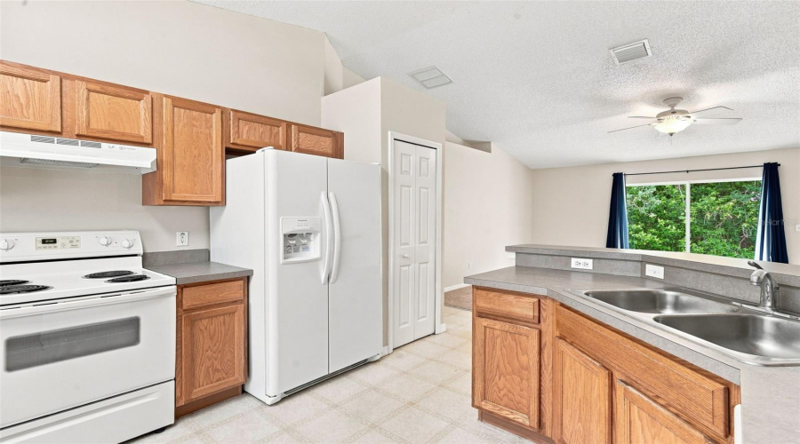 Deland, Florida 32724, 3 Bedroom Bedrooms, ,2 Bathroombathrooms,Residential,For Sale,Benton Lake,0,Mfrns1088885