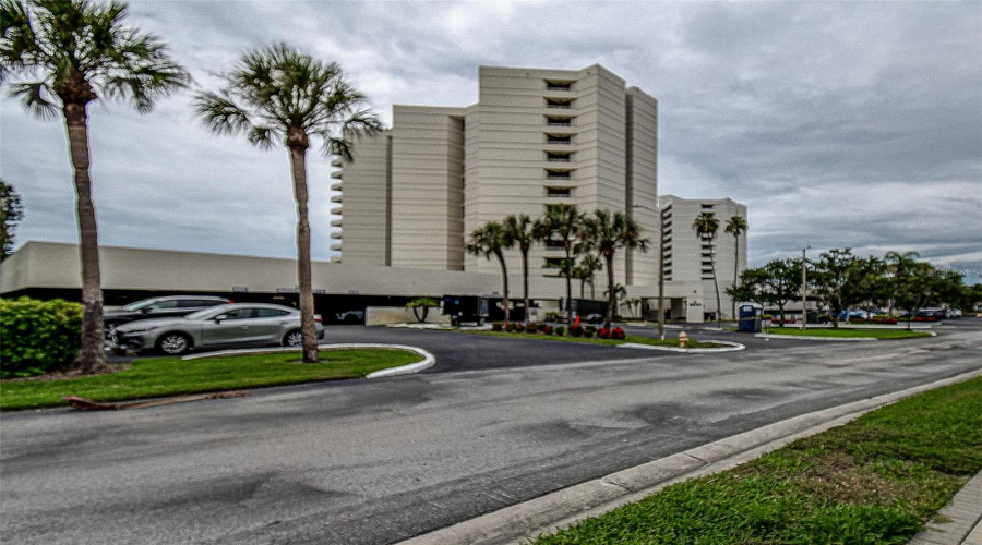 Gulfport, Florida 33707, 2 Bedroom Bedrooms, ,2 Bathroombathrooms,Residential,For Sale,Pelican Bay,0,Mfrtb8402992