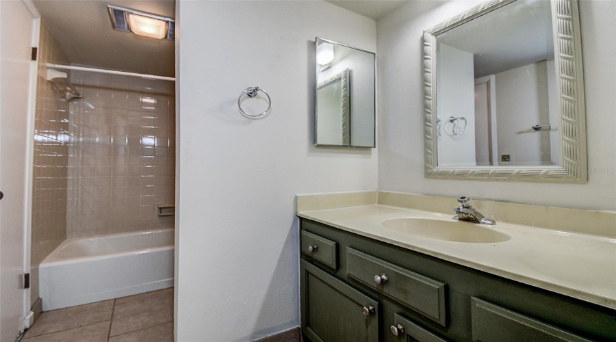 Gulfport, Florida 33707, 2 Bedroom Bedrooms, ,2 Bathroombathrooms,Residential,For Sale,Pelican Bay,0,Mfrtb8402992