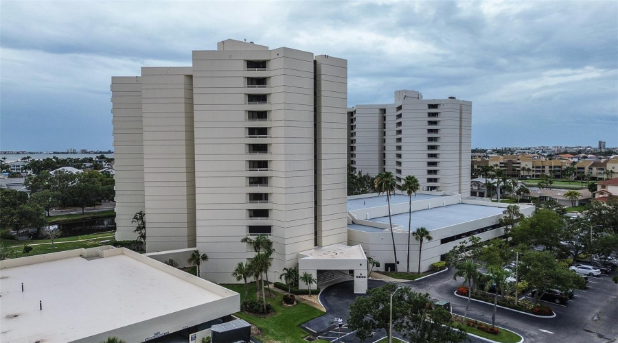 Gulfport, Florida 33707, 2 Bedroom Bedrooms, ,2 Bathroombathrooms,Residential,For Sale,Pelican Bay,0,Mfrtb8402992
