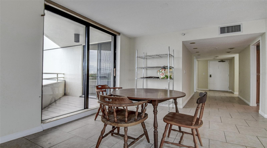 Gulfport, Florida 33707, 2 Bedroom Bedrooms, ,2 Bathroombathrooms,Residential,For Sale,Pelican Bay,0,Mfrtb8402992