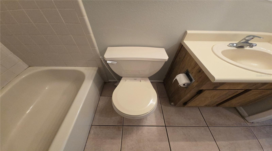Tampa, Florida 33613, 2 Bedroom Bedrooms, ,2 Bathroombathrooms,Residential,For Sale,Tumble Wood,0,Mfrtb8337607