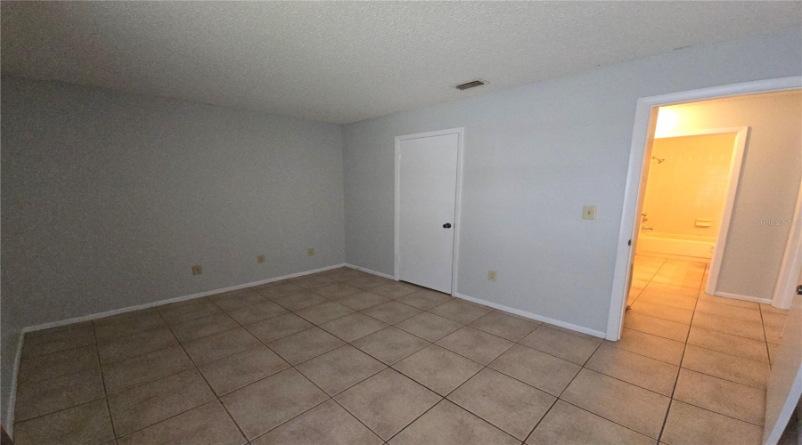 Tampa, Florida 33613, 2 Bedroom Bedrooms, ,2 Bathroombathrooms,Residential,For Sale,Tumble Wood,0,Mfrtb8337607