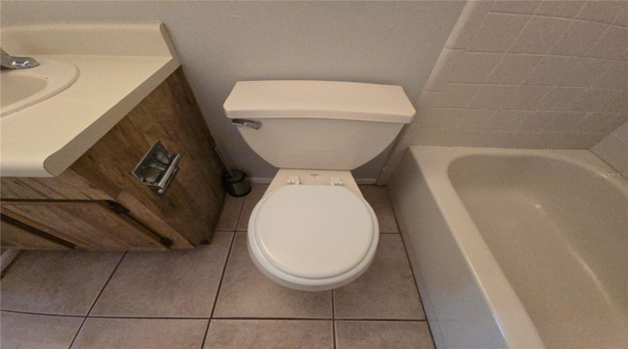 Tampa, Florida 33613, 2 Bedroom Bedrooms, ,2 Bathroombathrooms,Residential,For Sale,Tumble Wood,0,Mfrtb8337607