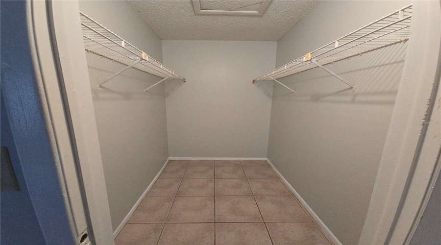Tampa, Florida 33613, 2 Bedroom Bedrooms, ,2 Bathroombathrooms,Residential,For Sale,Tumble Wood,0,Mfrtb8337607