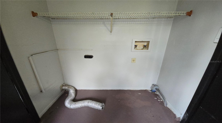 Tampa, Florida 33613, 2 Bedroom Bedrooms, ,2 Bathroombathrooms,Residential,For Sale,Tumble Wood,0,Mfrtb8337607